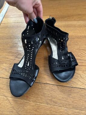 Diba Black Open-Toe Sandals